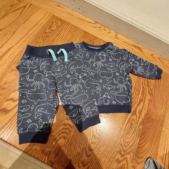 Carter's track suit 3mo - Picture 3 of 5
